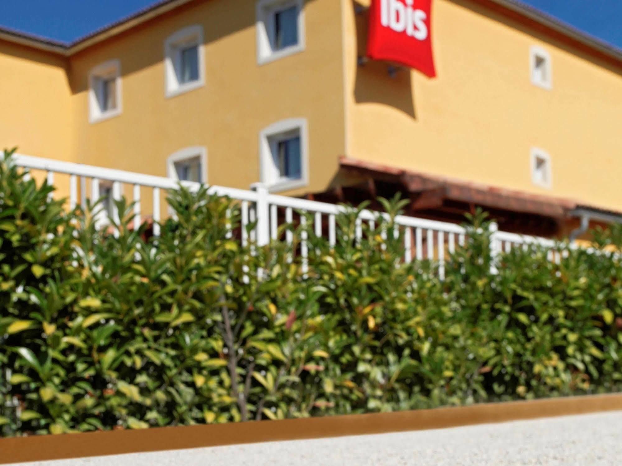 Ibis Manosque Cadarache Hotel Exterior foto
