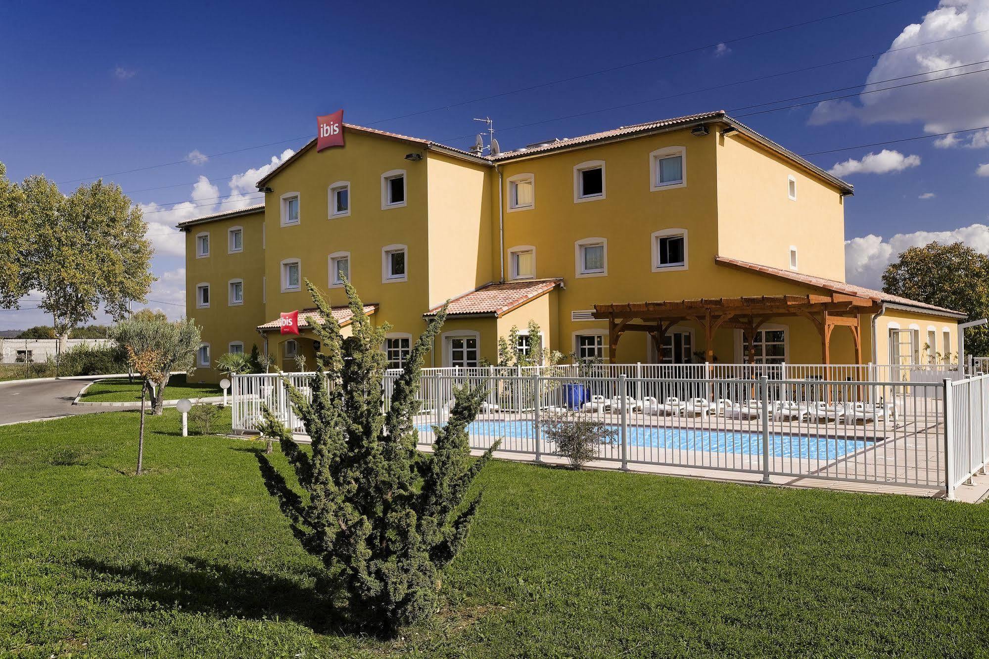 Ibis Manosque Cadarache Hotel Exterior foto